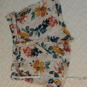 Floral high-waisted shorts